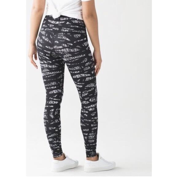 Lululemon Wunder Under Printed Tech Legging 28” High Rise ZZ size 6 - Picture 1 of 6